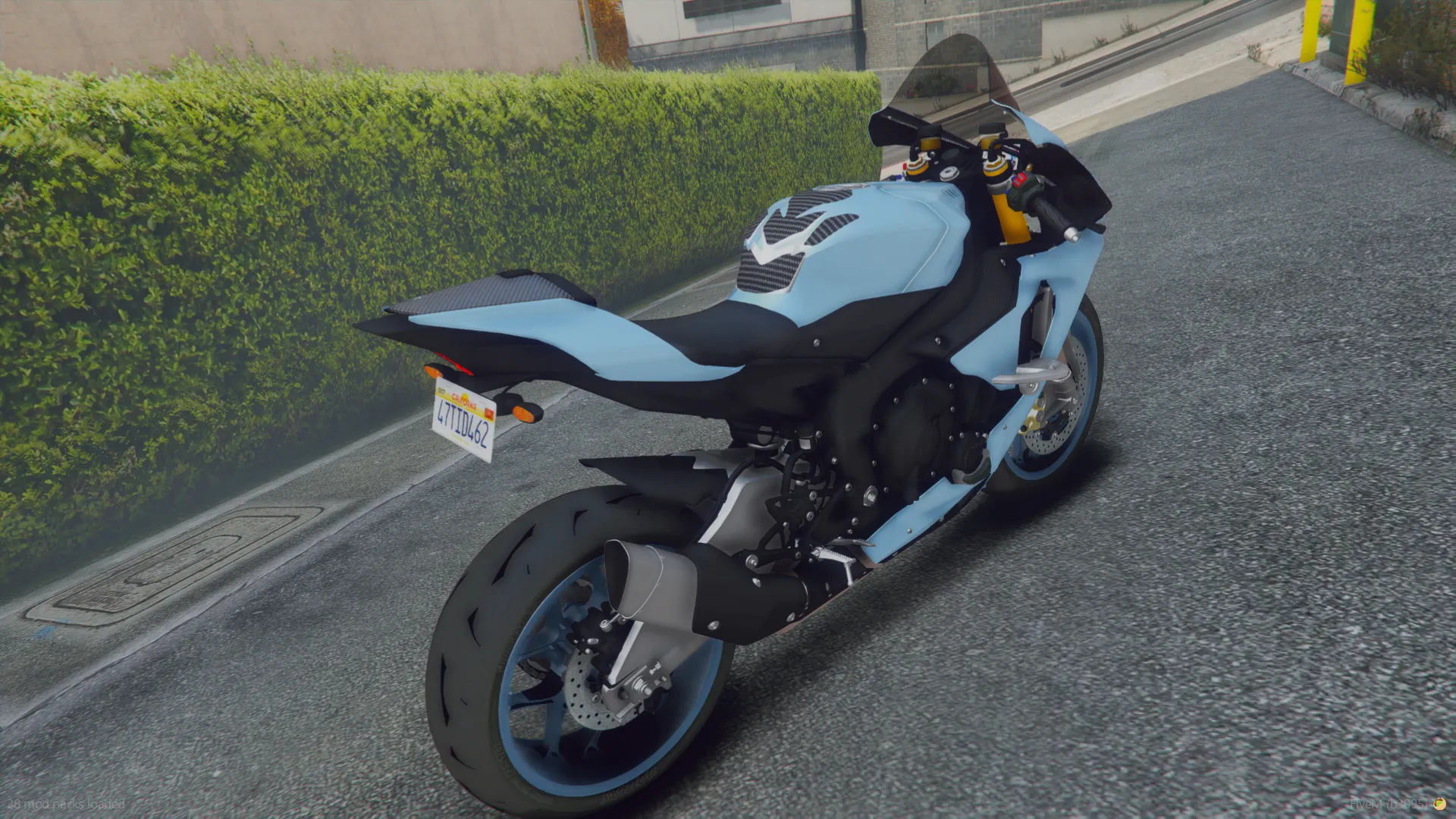Yamaha YZF-R1 2015 rear three-quarter in FiveM, light blue bodywork along a hedge-lined back street