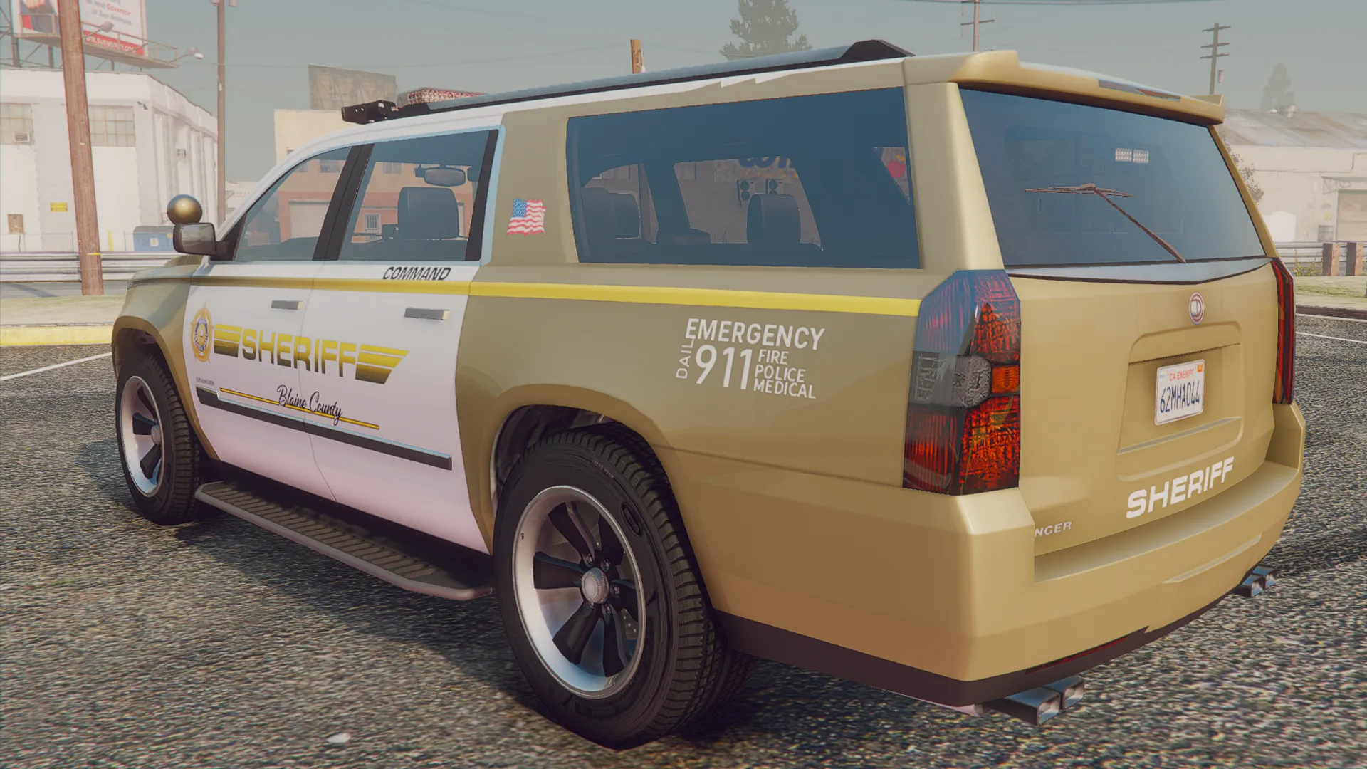 Police Granger V1 in tan and white Sheriff Command livery with side steps, rear three-quarter in a parking lot